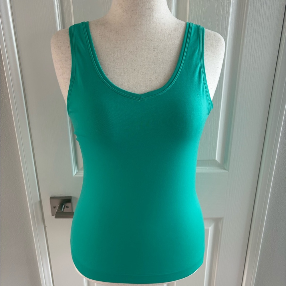 White House Black Market | Bright Green V-Neck /Scoop tank | sz M | Very Gd Cond